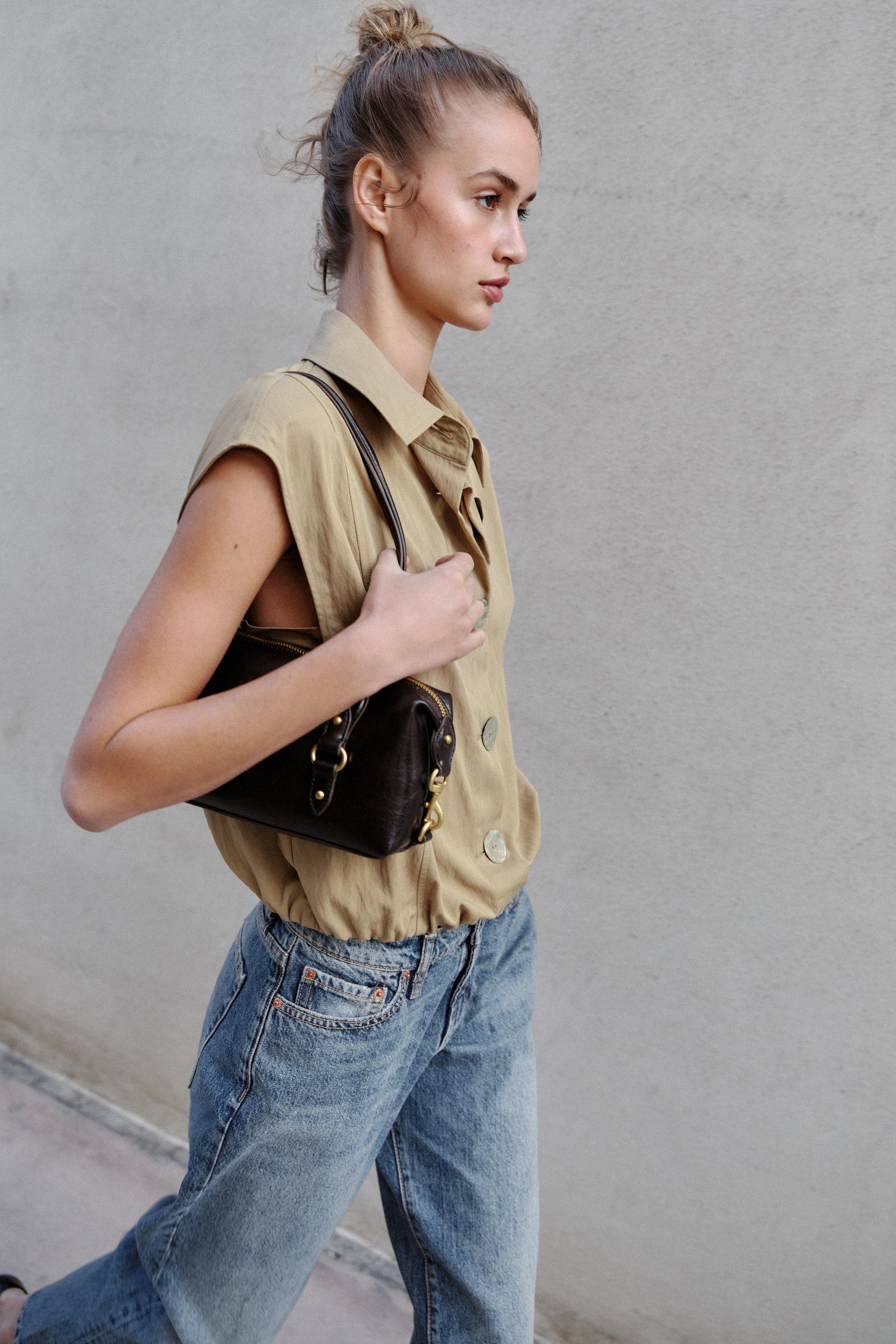 COLLARED TOP